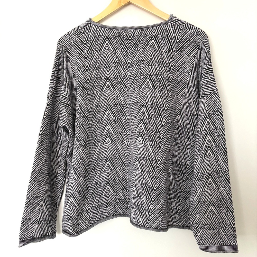 G9C United Knitwear New York Black White Chevron‎ Knit Sweater Women's M